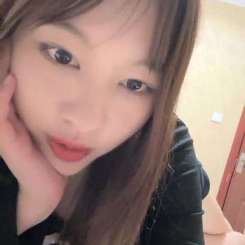 极品闺蜜首秀小妮妮妮密码房丝袜足交口交啪啪秀3V/2.31G