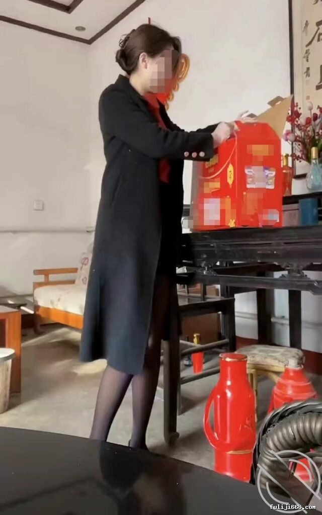海角社区我的艳母是空姐视图合集368M