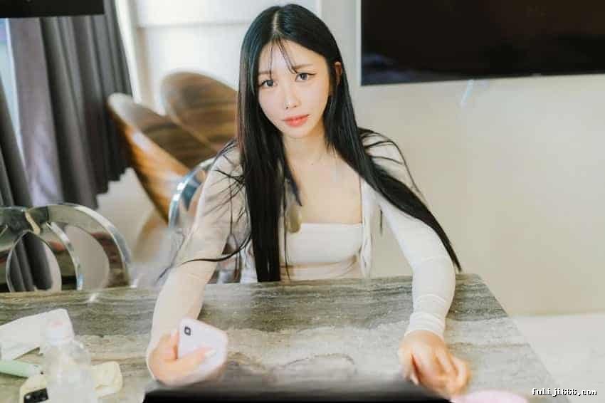 韩国顶级主播Yunjini付费视频+14套原图付费写真5V/924P/7.66G