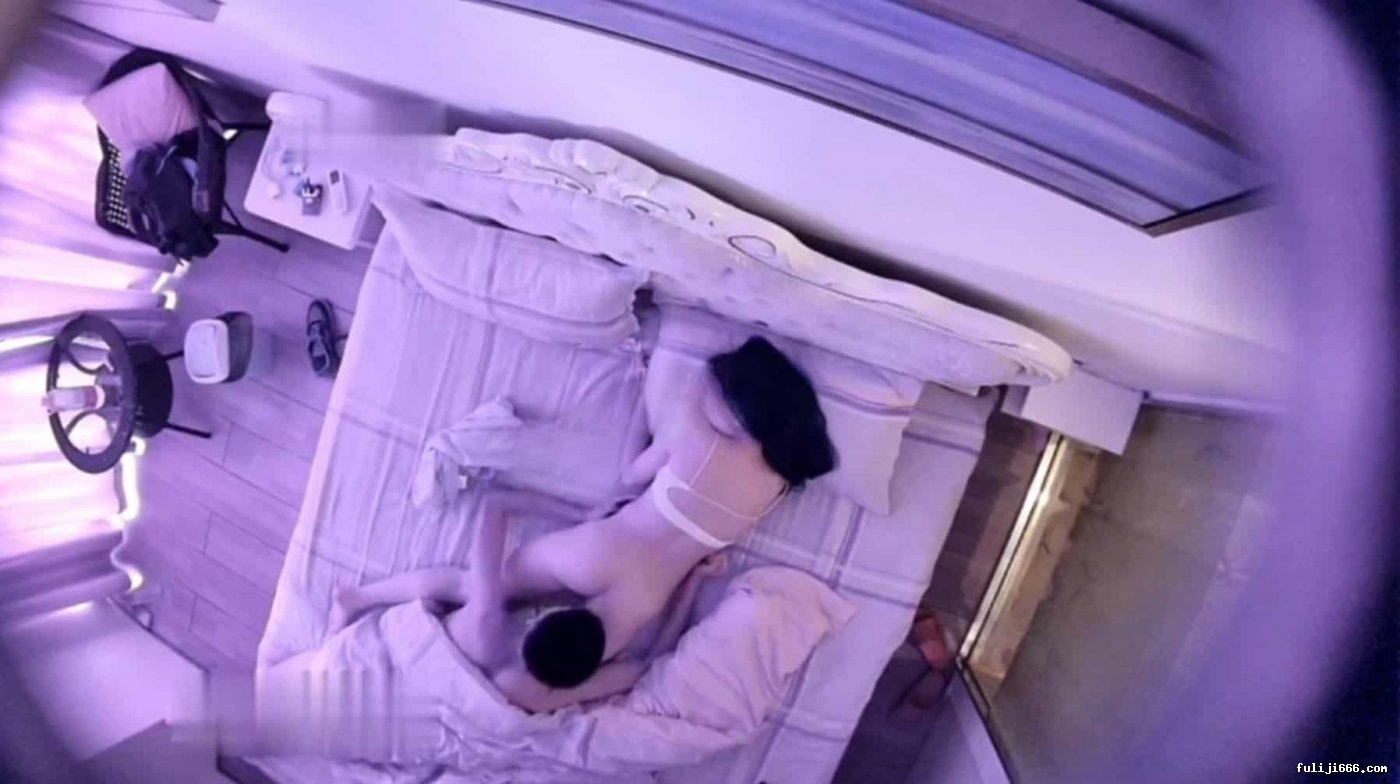酒店偷拍-极品校园女神被男友狠操窗边做爱找刺激5V/1G