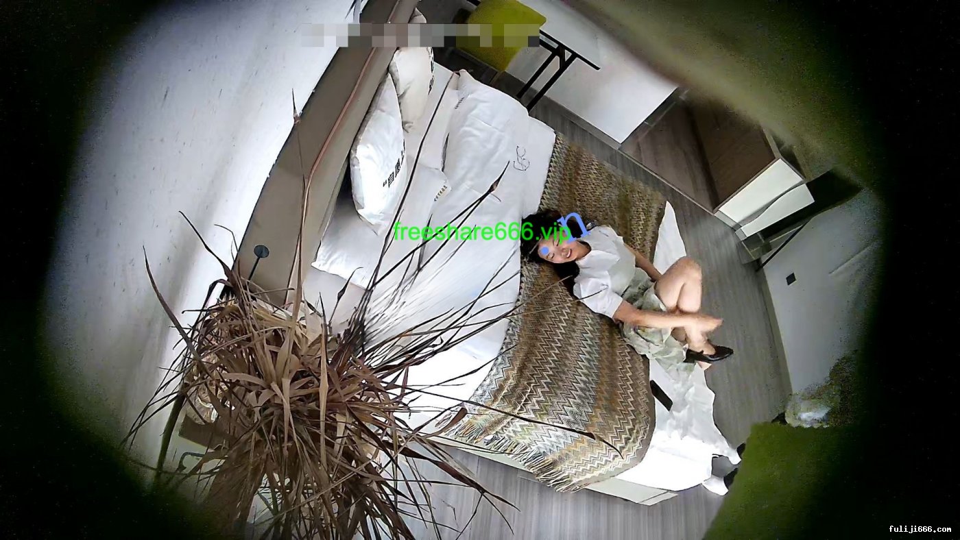 酒店实录-穿裙子就是为了让男友能随时扒开内裤操1.9G