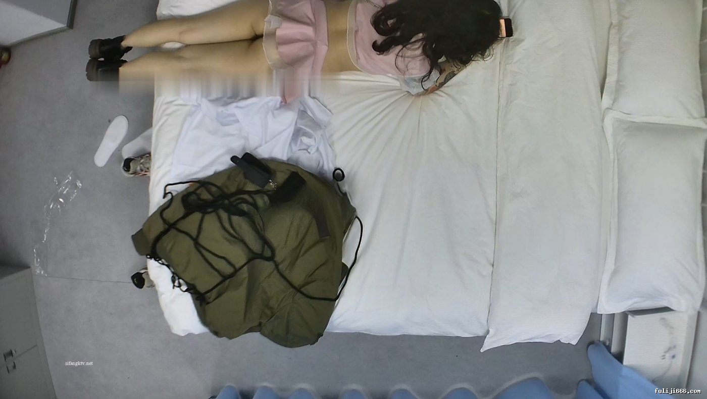 酒店偷拍-高颜值女同玩SM 女仆装 护士装 绑在床头就是玩4.56G