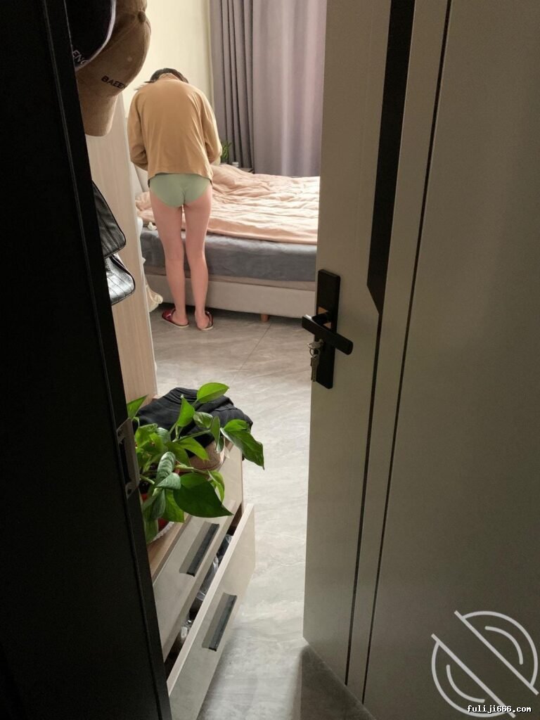 原创大神心机男用催情药先后把妈妈和姐姐给干了