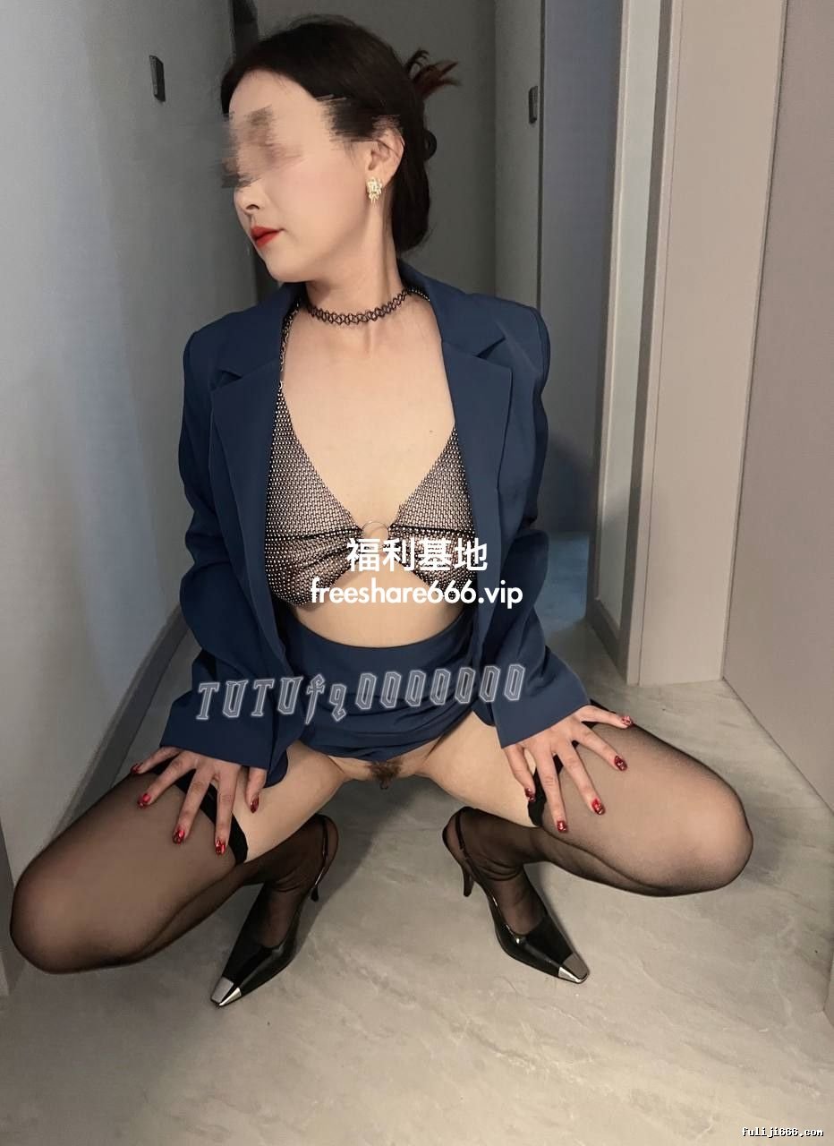 分享反差人妻菟菟夫妻付费福利32V/278P/768M