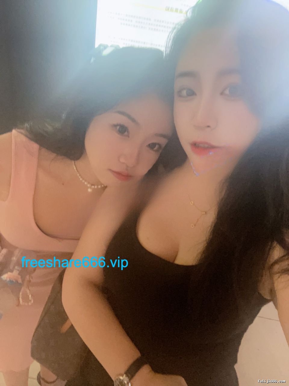 上海静安高颜值真实母女流出福利45V/66P/263M
