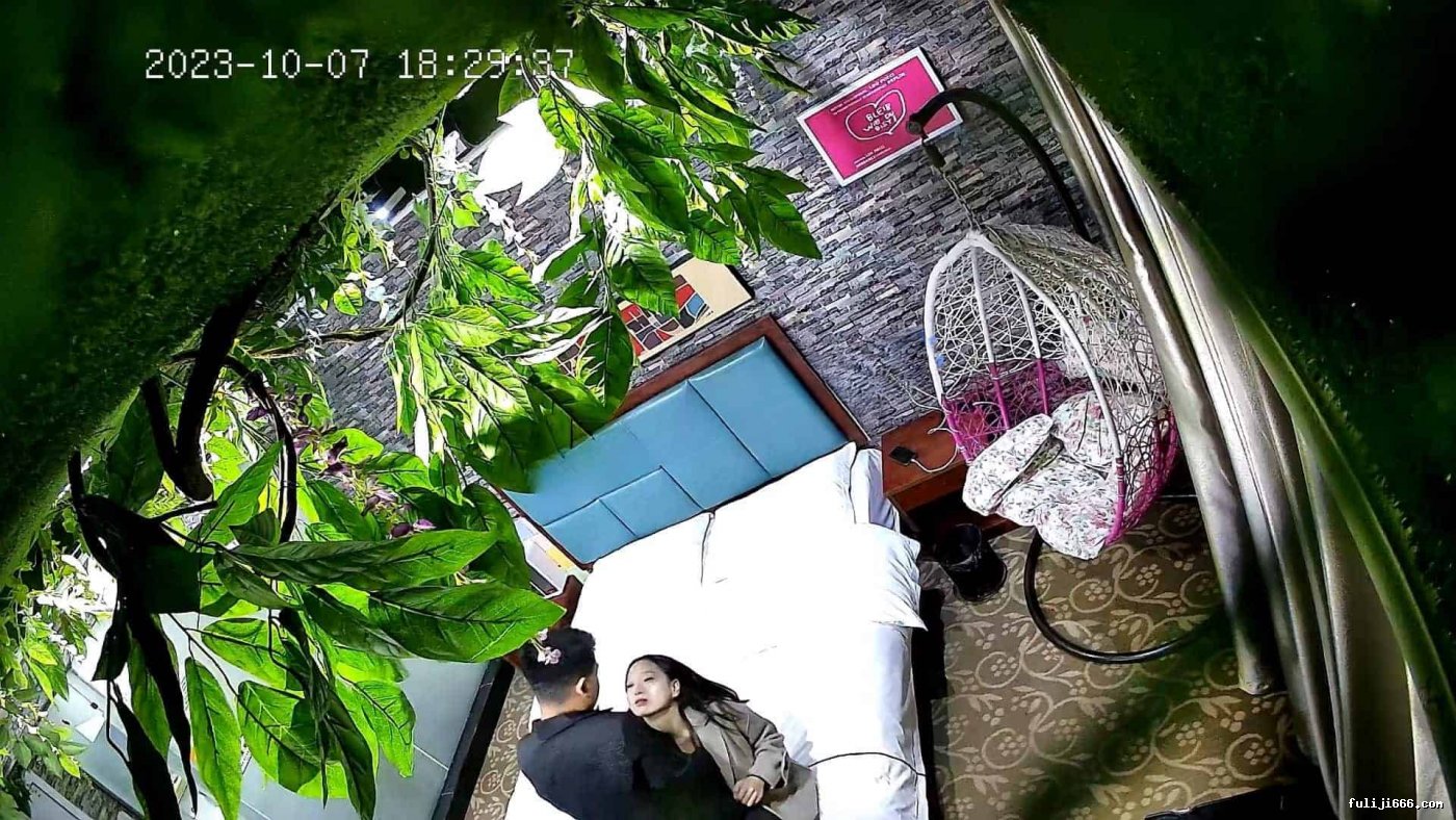 酒店偷拍套套破了给男友口最后还是被再次插入了12.68G